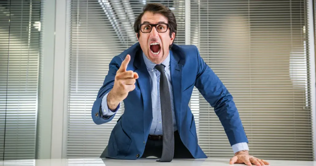 Mengapa Perusahaan Takut Memecat Secara Langsung